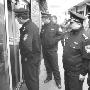 兰铁警方联合公安确保春运秩序 百余警力清查火车站治安