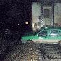出租车抢道被火车撞上 事发南宁皂角村道口无人伤