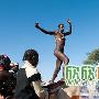 埃塞俄比亚哈莫族男子 裸体跳牛成年仪式