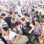 武昌火车站暑运涌起学生潮 昨日送客估计达9万人