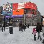 欧洲饱受强暴风雪侵袭 陆空交通被冻结