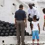 组图：奥巴马带女儿参观加纳奴隶堡