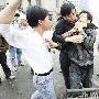 武昌一父亲铁链锁8岁儿求收养 受市民强烈谴责