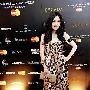 周慧敏豹纹洋装 一改玉女形象成全场焦点