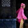 《三枪拍案惊奇》剧照曝光 小沈阳很娘闫妮很癫