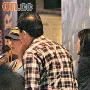 李亚鹏与妻女现身香港 头顶惊现“压力秃”