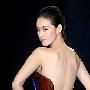 曾恺玹露美背艳惊四座 气质女星化身唯美女神