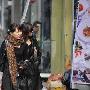 张静初素颜素妆被拍 韩国街头大肆扫货