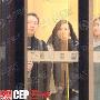 陈好不顾形象挖鼻孔 天寒地冻穿着单薄