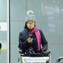 闫妮素颜变“大妈” 老公疑为军级干部