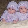 费德勒双胞胎女儿一周岁 可爱玉手拍照留念