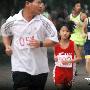 10岁女孩51天跑两千公里未受专业训练曾摔肝破裂