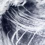 太空拍地球奇特云团：从漩涡串到飓风(4)