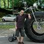 荷兰工程师造巨无霸自行车近半吨重(图)