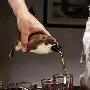 英公司用动物尸体当啤酒瓶:每瓶售5000多元(图)