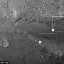 火星发现神秘狭长陨坑 或是小行星碰撞所致