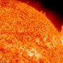 NASA拍到巨大太阳日珥爆发高达数万公里(图)