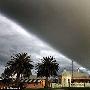 澳洲现罕见巨大滚动条云 蔓延空中好几英里(图)