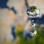 德摄影师大玩液体艺术：一滴水装下整个地球