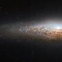 奇特的“飞碟”星系犹如一艘外星人太空船