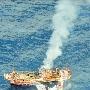 美国海岸警卫队击沉日本大地震流浪“鬼船”