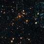 哈勃发现罕见的引力弧 距地球100亿光年