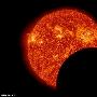 太阳动力学天文台相继拍摄到地球和月球日蚀