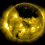 空间探测器发现太阳北极出现巨大“空洞”