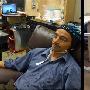人脑互联装置通过网络远程控制他人手指