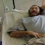 冲浪者遭大白鲨撕咬大难不死 腿上被缝300针