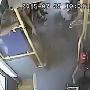 公交司机口鼻喷血忍痛刹车保一车人性命 疑似消化道大出血