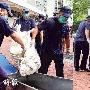 八旬老丈人与六旬女婿相依为命 女婿猝死丈人饿死