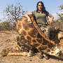 美女晒猎杀动物照 上传南非狩猎旅行照招来指责