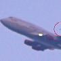 纽约机场惊现ufo 高速飞行越过飞机（图）
