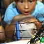 日本东京举行奇异的斗甲虫大赛(视频)