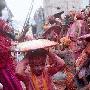 实拍印度传统节日：打男人节(组图)