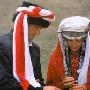 撒面粉喝盐水--塔吉克族的有趣婚俗(组图)