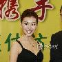 “麻辣秘书”性感代言 巩新亮否认靠身材吃饭