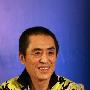 组图：张艺谋海岛服出席发布会 新剧将用小沈阳