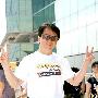 成龙1年为广告商赚1亿 推荐王菲做女代言人(图)