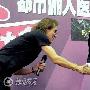 组图：李咏昆明遇翻版 山寨“李咏”现场认亲
