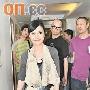 阿娇探访昆明捐20万助残障 同机乘客发烧惹恐慌