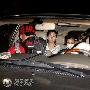 组图：张柏芝探望病童口罩不离 小S靠老公护驾