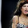 “毒女”Amy胸部疼痛接受治疗 取消复出演出