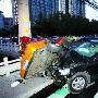 北京无牌奔驰撞翻出租车 传肇事车主是演员周杰