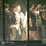 组图：刘嘉玲深夜泡吧酩酊大醉 被胡军搀扶离开