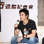 组图：王力宏探访非洲体验贫困 巧用音乐来沟通
