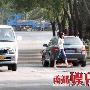 王菲亲自驾车到学校 接女儿回家过儿童节(图)