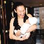 梁洛施抱子认亲 李泽楷借子与李嘉诚“破冰”
