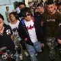 组图：周杰伦抵重庆惹骚动 保镖与记者肢体冲突